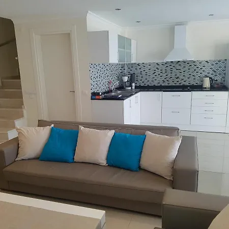 Garden Apts F1 아파트