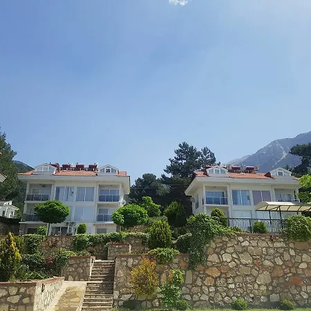 Garden Apts F1 아파트